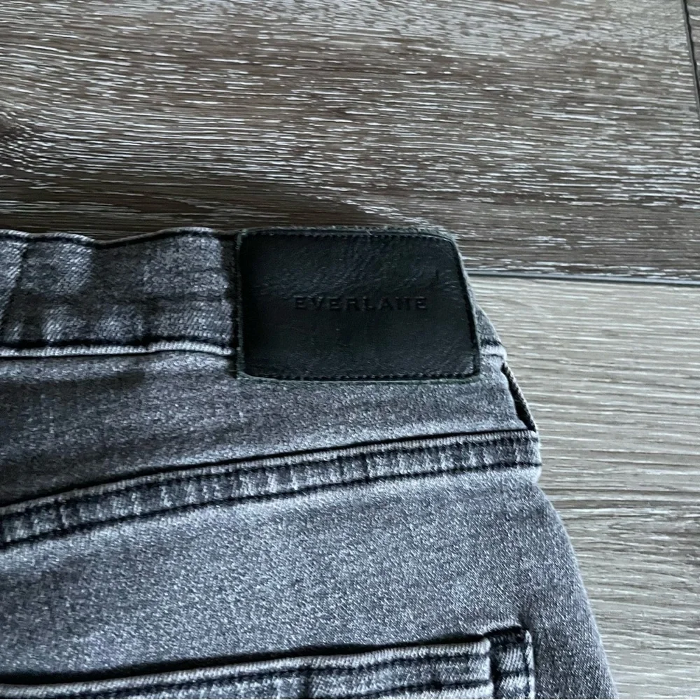 EVERLANE Mid-Rise Jeans Size 30 Reg Washed Black